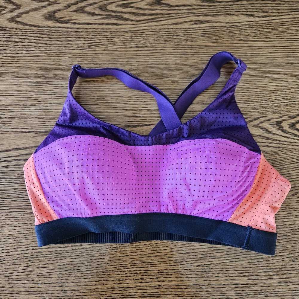 NWOT Victoria SECRET Lightweight Sports Bra